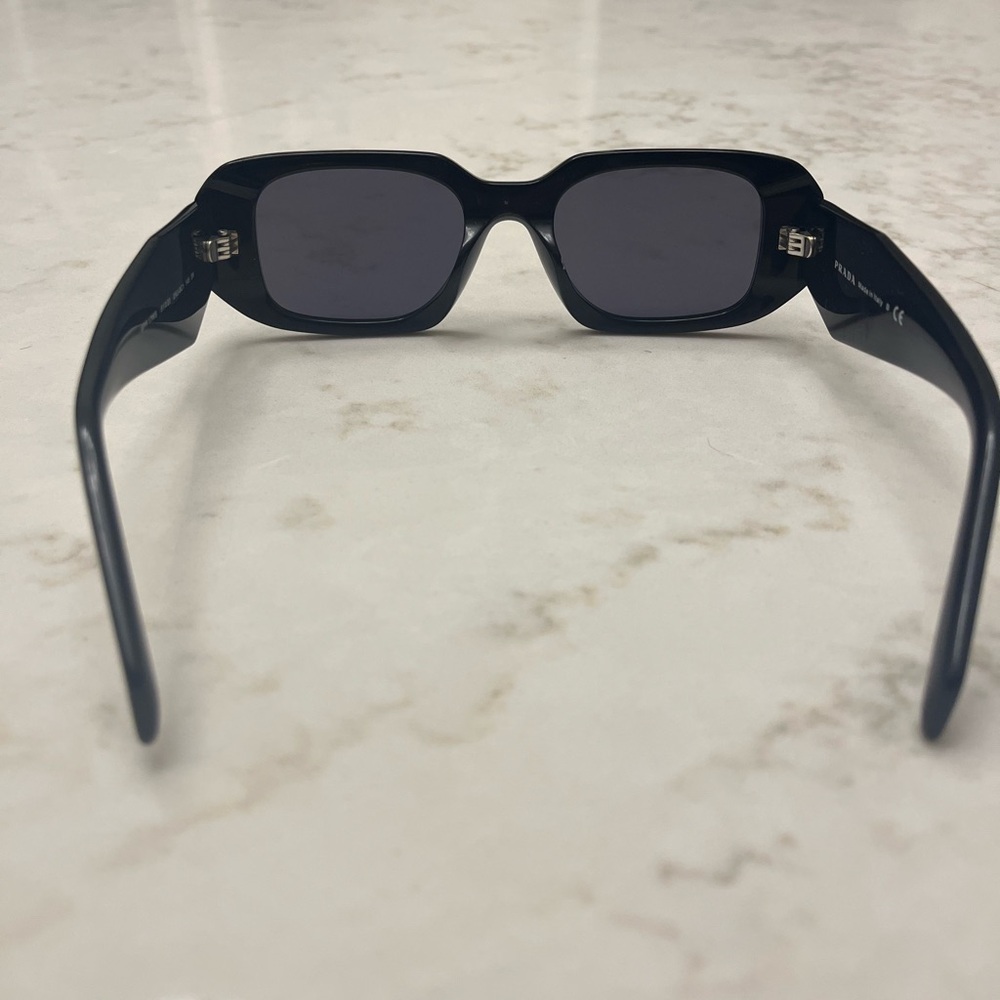 Black Women's Rectangular Sunglasses - Picture 5 of 6